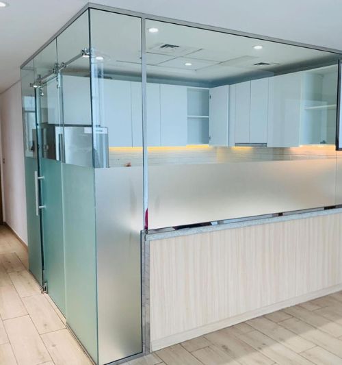 Office glass partition installation in Business Bay Dubai by Dubai Glass Experts